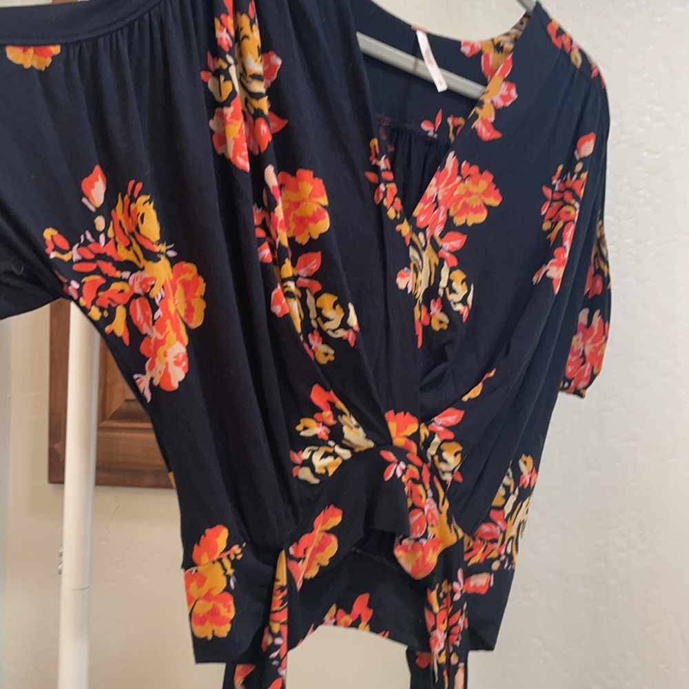 Free people cute shirt sz S - Picture 3 of 6
